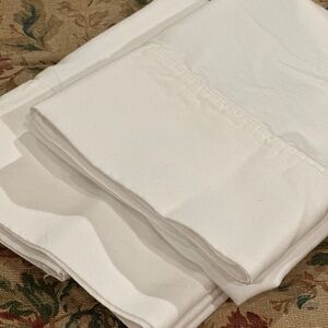 2 Kirkland Signature 680 Thread Count Pima 100% Cotton Pillowcases